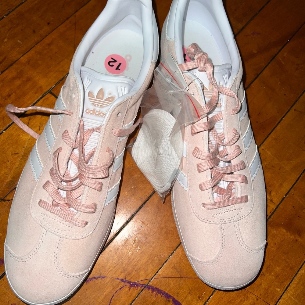 Adidas Sneakers